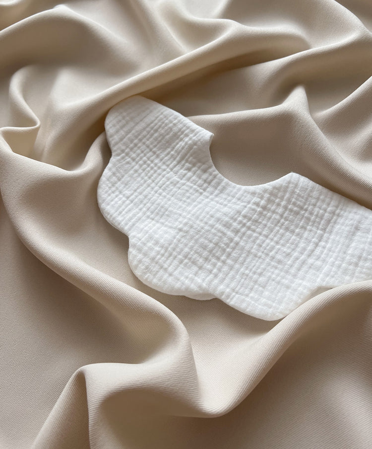 Śliniak muślinowy Frill bib Cream