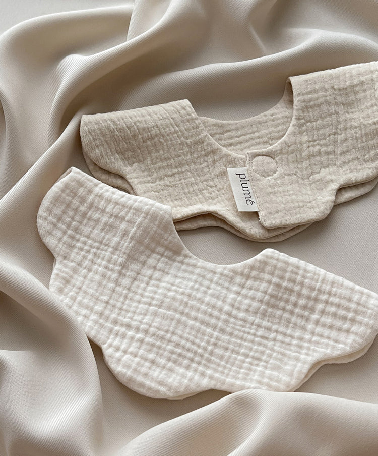 Śliniak muślinowy Frill bib Vanila