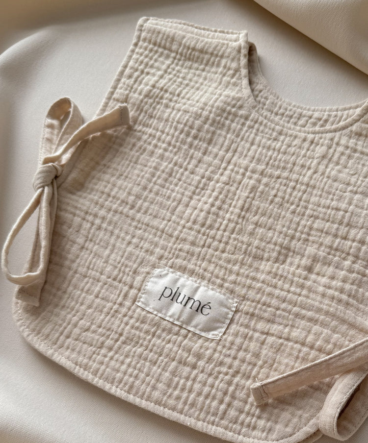 Śliniak muślinowy Vest Oat Milk